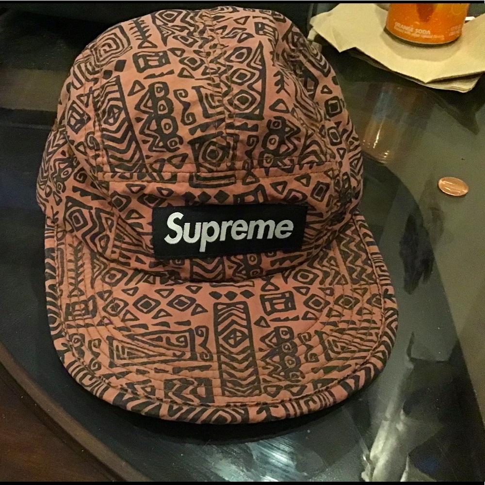 SUPREME STRAPBACK LIKE NEW BASEBALL CAP
